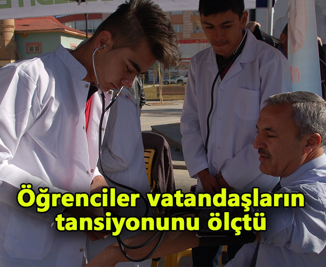 Öğrenciler vatandaşların tansiyonunu ölçtü