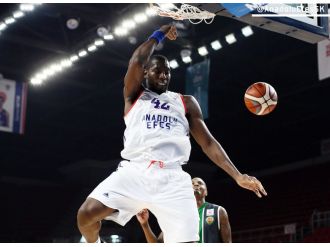 Anadolu Efes evinde kazandı