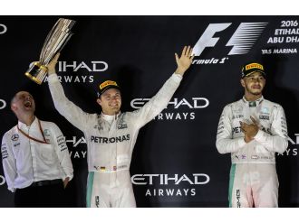 Şampiyon F1 pilotu zirvede bıraktı