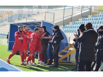 Golden sonra polislere koştular