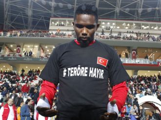 Eto’o’dan terör kurbanlarına dua