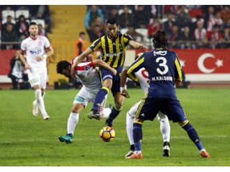 Fenerbahçe’ye zirve yolunda darbe