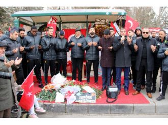 Kayserisporlu futbolcular saldırının gerçekleştiği yerde dua etti