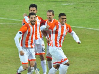 Lidere Adanaspor çelmesi