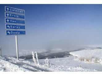 Çaldıran dondu: Ortaya kartpostallık görüntüler çıktı