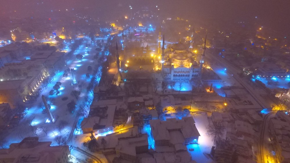 Sultanahmet’te eşsiz kar manzarası