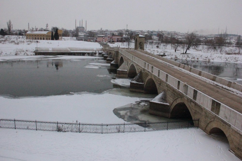 Tunca Nehri neredeyse akmaz duruma geldi