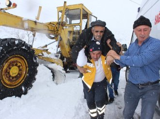 Adıyaman'da köyde fenalaşan hasta için seferber oldular