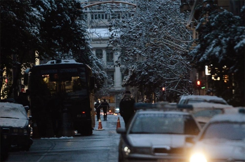 Atina'da polis ekibine silahlı saldırı