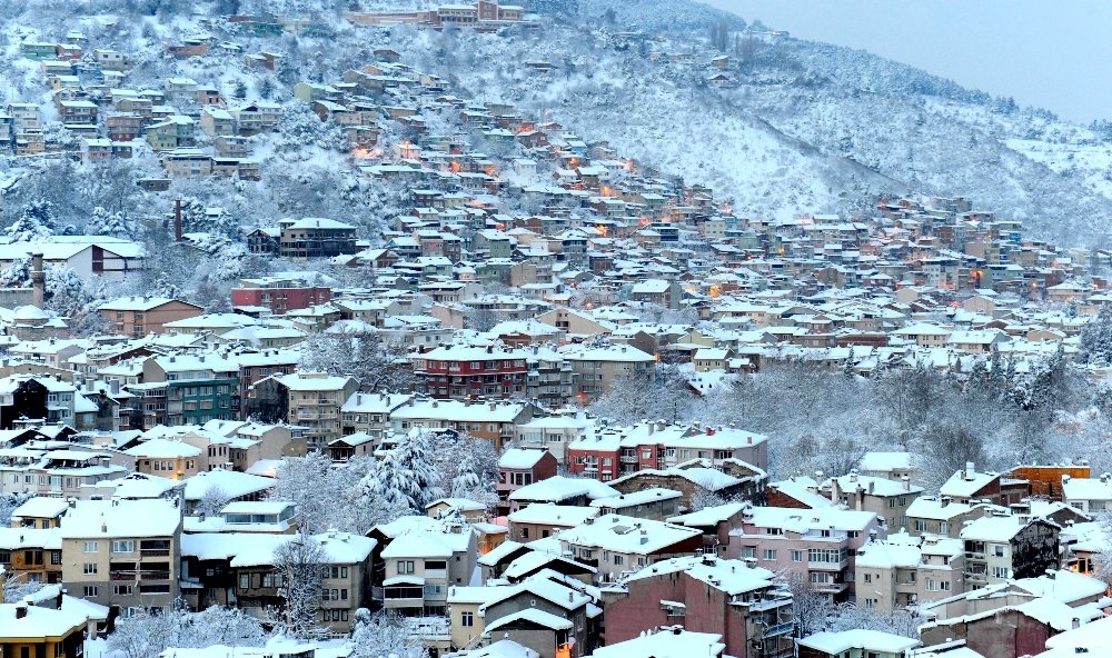 Bursa’da karlar altında