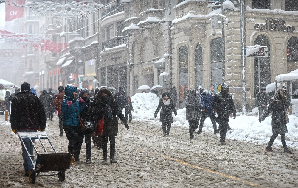 İstanbul’da okullar yarın da tatil