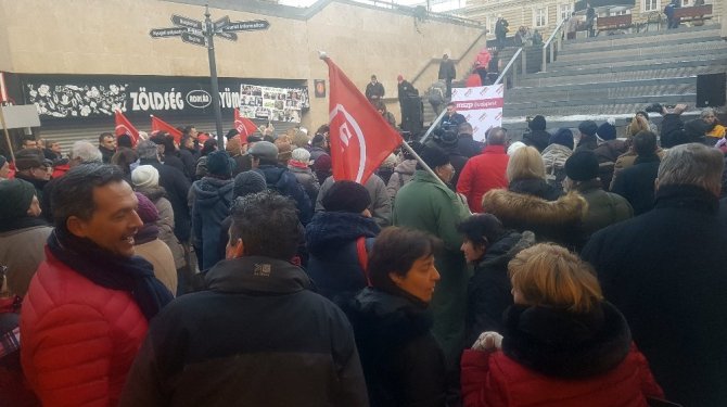 Macaristan’da hükümete metro protestosu