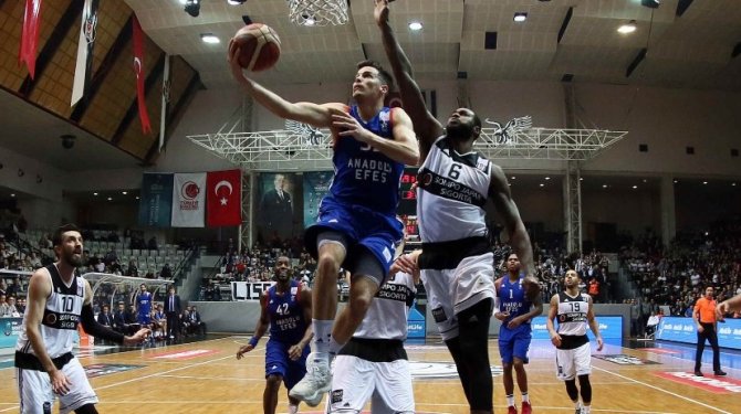 Derbi Anadolu Efes’in