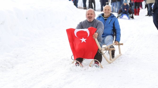 Kar şenliğinden renkli görüntüler