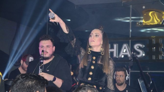 Derya Uluğ’dan yeni albüm geliyor