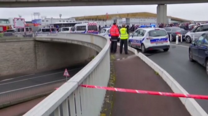 Paris’teki havalimanı saldırganı Fransız çıktı