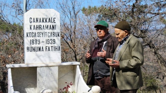 Seyit Onbaşı mezarı başında anıldı