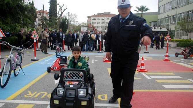 İlçelerimizde öğrencilere trafik kuralları anlatıldı