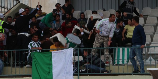 AMATÖR MAÇTA ORTALIK KARIŞTI: BİR FUTBOLCU YARALANDI