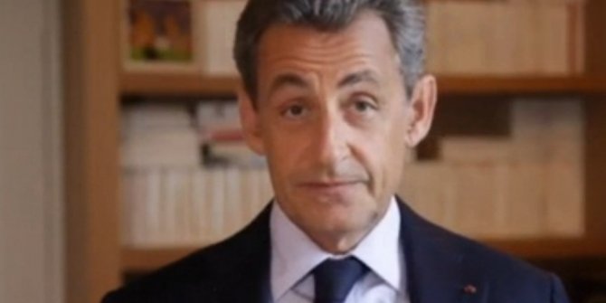 SARKOZY FİLLON’A DESTEK VERDİ