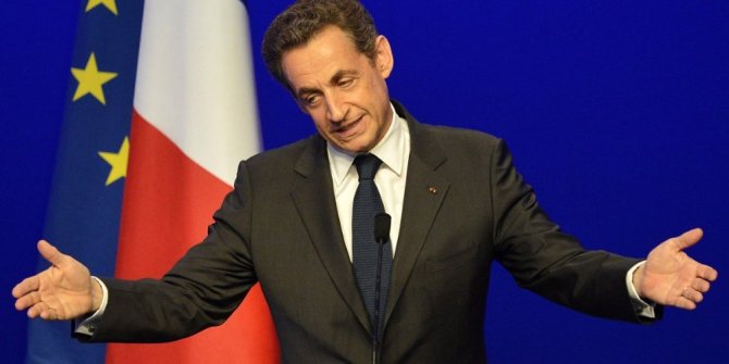 ESKİ CUMHURBAŞKANI SARKOZY MACRON’A OY VERECEK