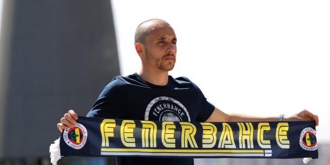 FENERBAHÇE’DE OYNAMAKTAN GURUR DUYUYORUM