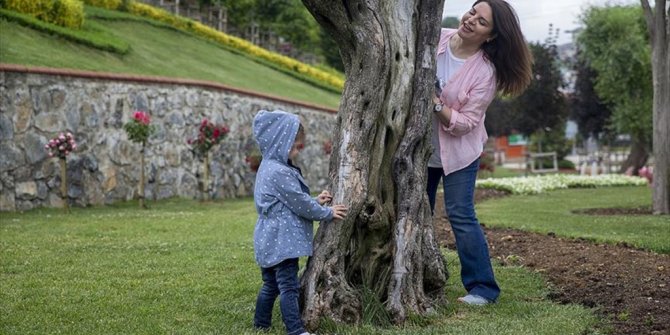 AİLESİNİN TERK ETTİĞİ ÇOCUKLA 'ANA-KIZ' OLDULAR