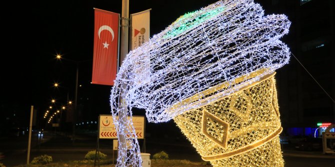 BÜYÜKŞHİR’DEN DONDURMA FİGÜRLÜ LED IŞIK ÇALIŞMASI