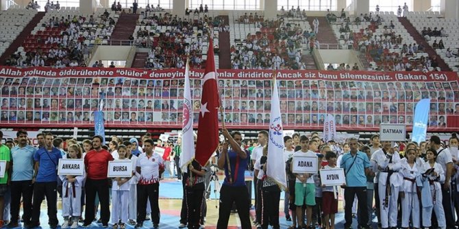 ŞAMPİYONLAR 15 TEMMUZ ŞEHİTLERİNİN AİLELERİYLE BULUŞTU