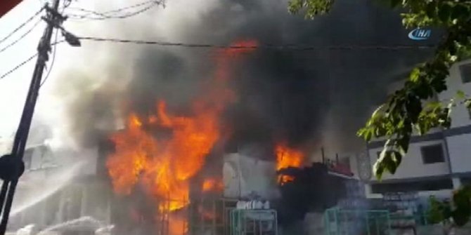 PENDİK’TE İKİ KATLI NALBUR DÜKKANI ALEV ALEV YANDI