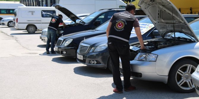 ’OTOMOBİL ÇETESİ’ OPERASYONU: 20 LÜKS ARACA EL KONDU