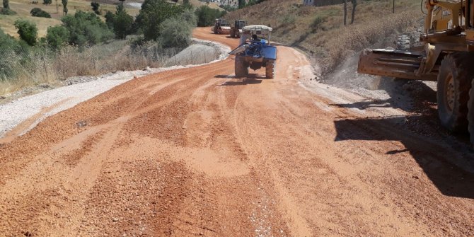 BÜYÜKŞEHİR YOL YAPIMINA DEVAM EDİYOR