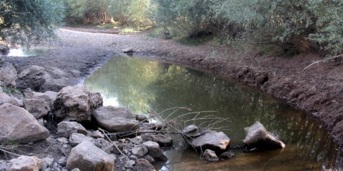 ÇÖL SICAKLARI NEHRİ KURUTTU