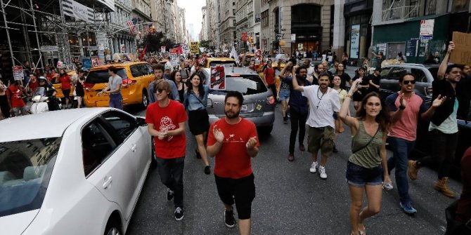 TRUMP’UN ZİYARETİ ÖNCESİ PROTESTO GÖSTERİLERİ BAŞLADI