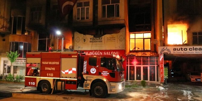 İŞ HANINDA KORKUTAN YANGIN