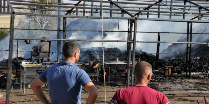 TAZİYE EVİNDE YANGIN: ÇADIR KÜLE DÖNDÜ, 100 TON OT YANDI