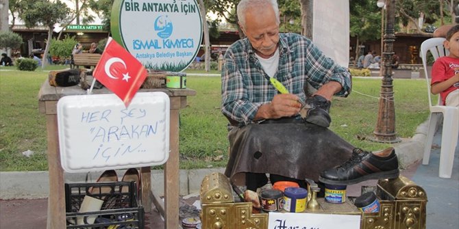 AYAKKABILARI ARAKANLI MÜSLÜMANLAR İÇİN BOYAYACAK