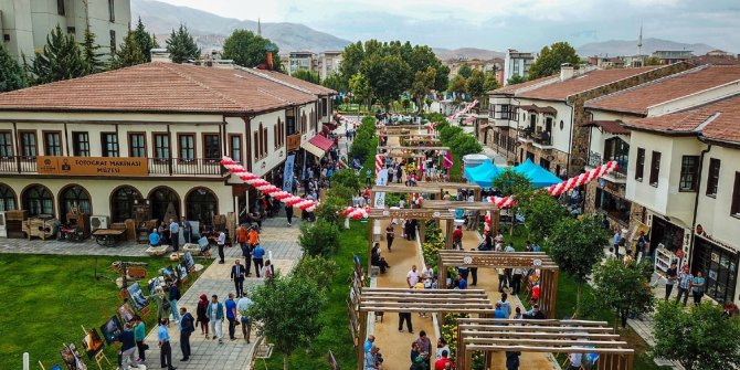 TÜRKİYE’NİN EN BÜYÜK ’FOTOĞRAF MAKİNESİ MÜZESİ’ AÇILDI