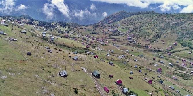 YAYLALARDAKİ ÇARPIK YAPILAŞMA HAVADAN BÖYLE GÖRÜNTÜLENDİ