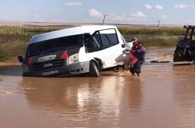 ÖĞRENCİLERİN ÖLÜMDEN DÖNDÜĞÜ ANLAR BÖYLE GÖRÜNTÜLENDİ