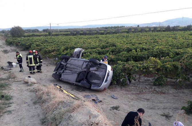 ASKER ZİYARETİNE GİDERKEN KAZA YAPTILAR: 1 ÖLÜ, 2 YARALI