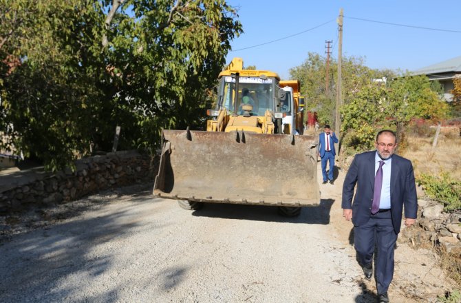 AFŞİN YEŞİL YURT MAHALLESİNDE YOL ÇALIŞMALARI SÜRÜYOR