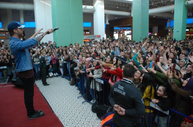 Sinan Akçıl, Tokat’ta hayranlarıyla buluştu