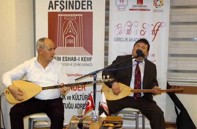 AFŞİNDER BÜYÜK USTA AŞIK YENER’İ ŞİİR VE TÜRKÜLERİ İLE ANDI