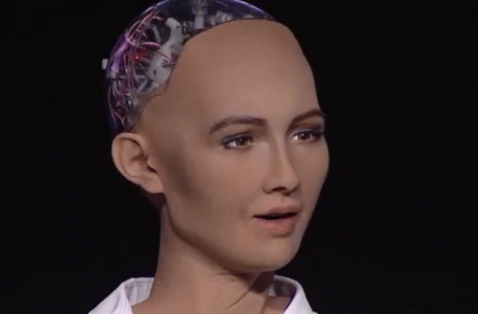 DÜNYANIN İLK ROBOT VATANDAŞI: SOPHİA