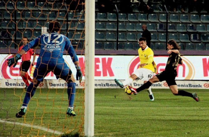 İLK YARIDA TEK GOL