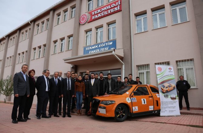 ELEKTRİKLİ OTOMOBİL ’KANGAL S4’ TANITILDI