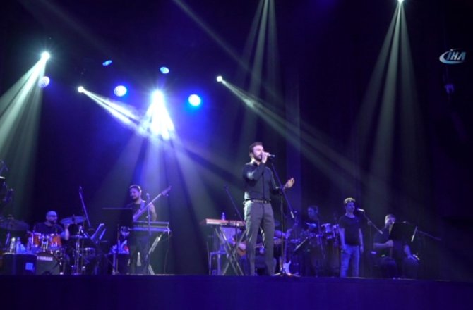 MUSTAFA CECELİ MOSKOVA’DA KONSER VERDİ