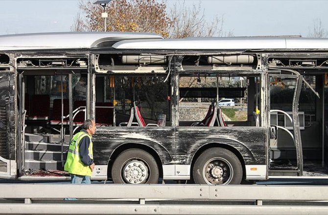 İSTANBUL'DA METROBÜS KAZASI: 19 YARALI