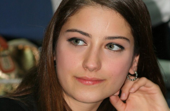 HAZAL KAYA ACI HABERLE YIKILDI